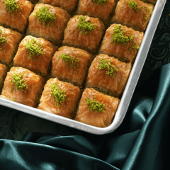 Fıstıklı Kare Tepsi